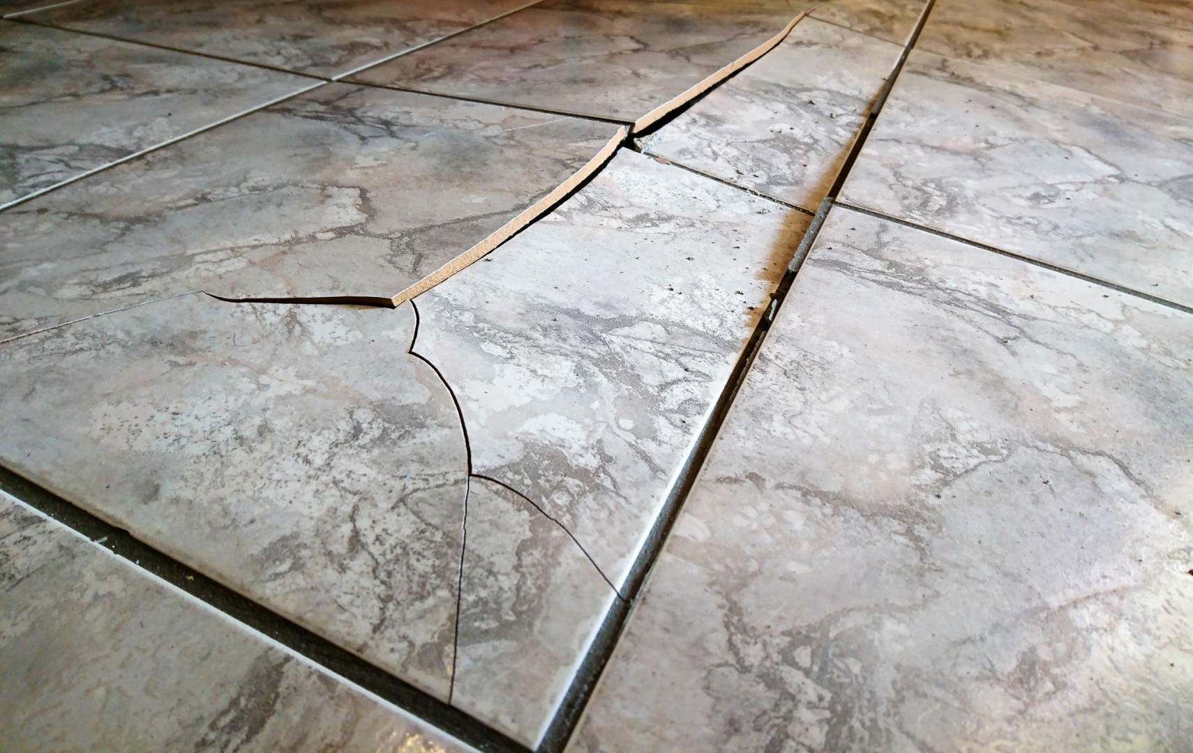 En förkastningspricka i klinkersgolvet?