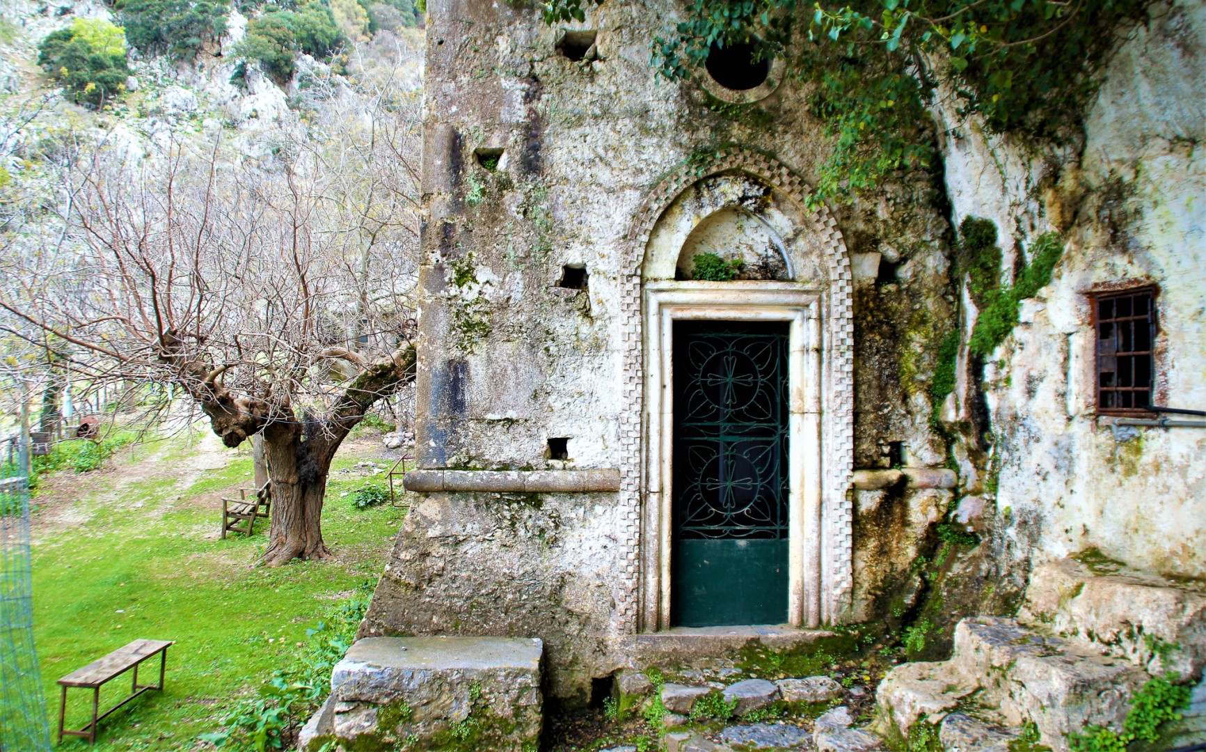 Kyrkan Agia Anna ligger strax nedanför Agia Foteini