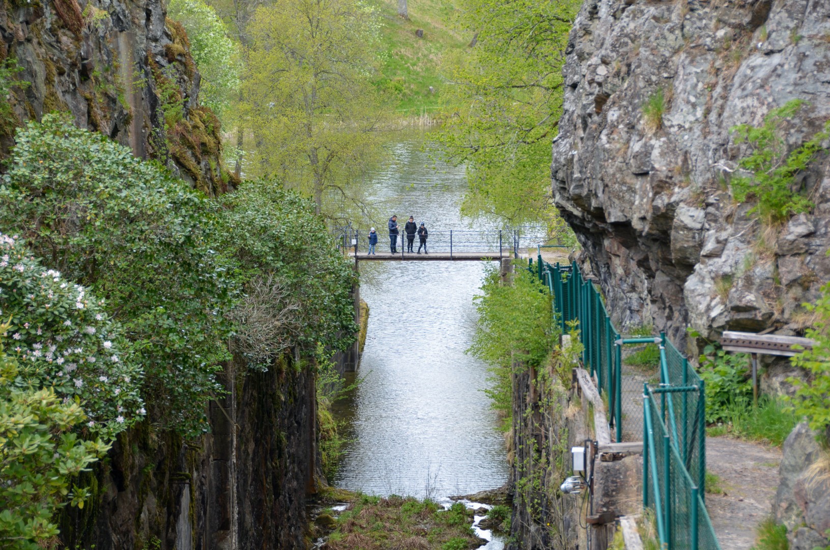 Fina promenadstråk med bron över kanalen från år 1800