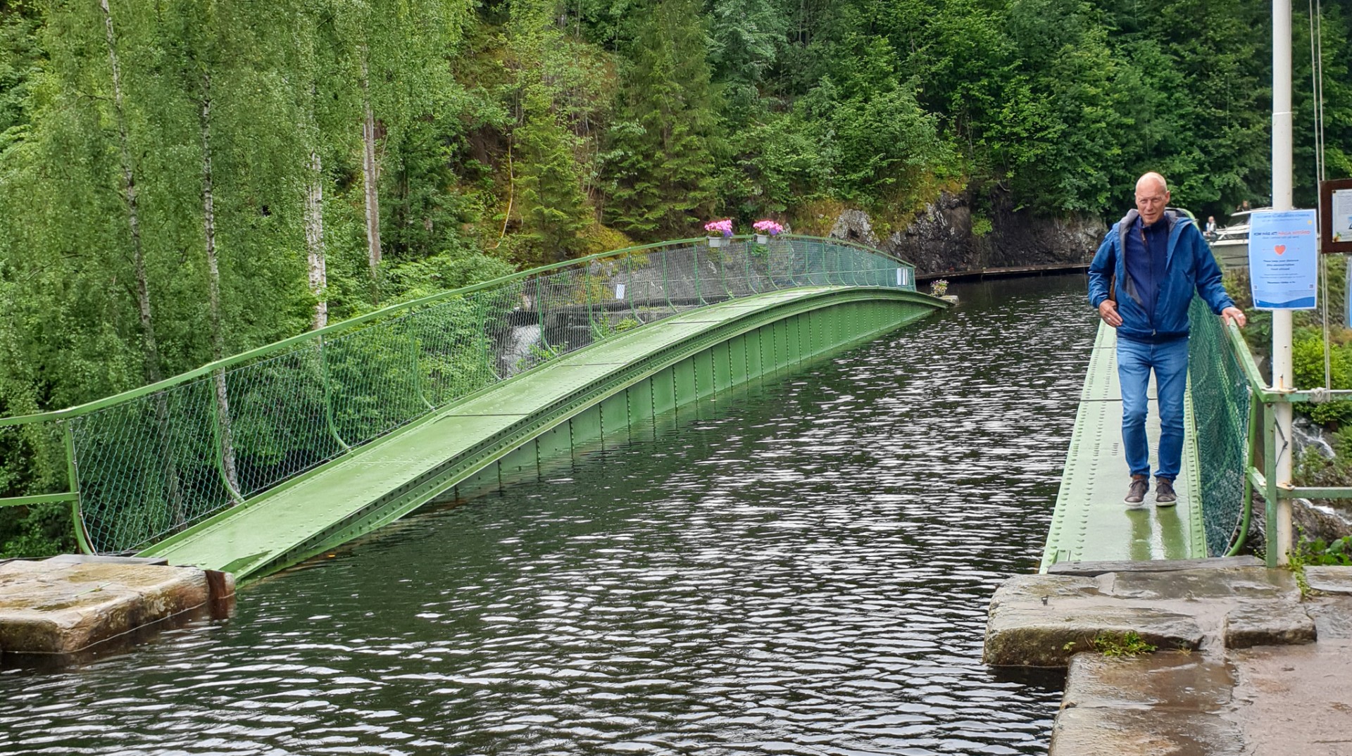 Promenad på Håverudsakvedukten. Foto: Monica Andersson