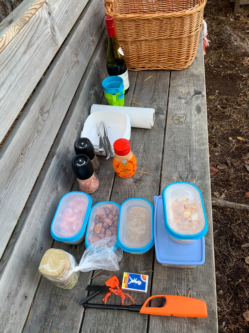 Paellans ingredienser är enkla att packa ner