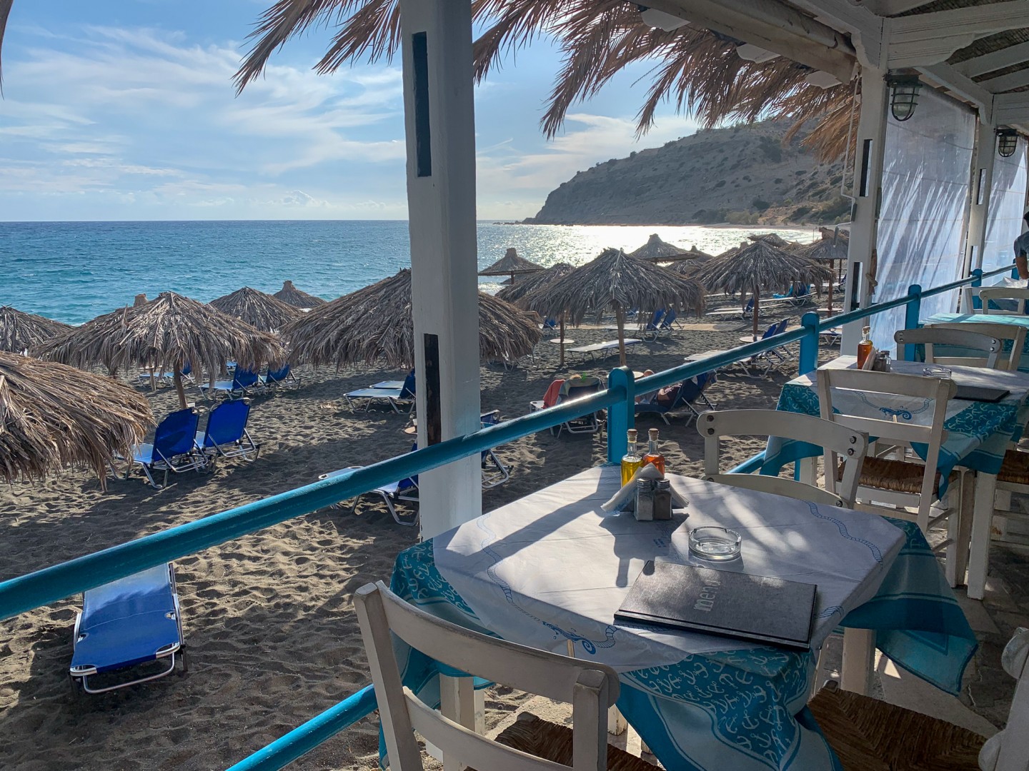 Bra läge vid Myrtos strandpromenad