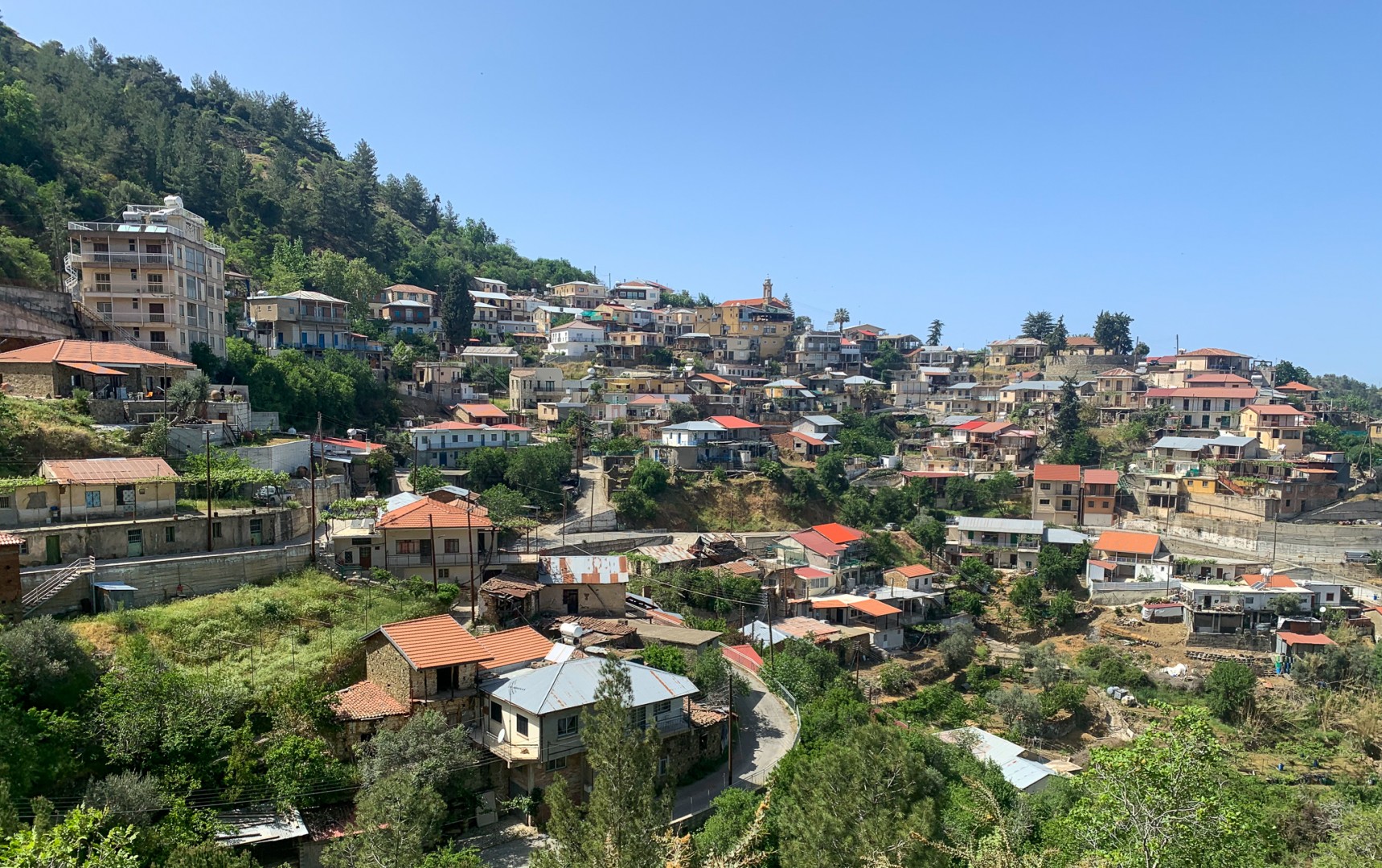 Byn Gerakiés är en av många bergsbyar som passeras