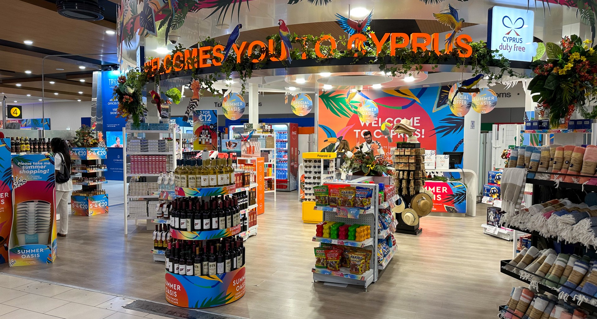 Larnaca Flygplats välkomnar